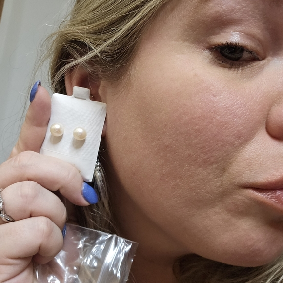 New. 14k large pearl earrings. Stamped 14k on backs and also on posts. Pearls me